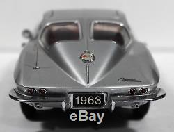 1963 Chevrolet Corvette Sting Ray Silver Split Window Franklin Mint diecast 124