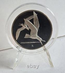 1971 Franklin Mint Roberts Birds. 925 2oz Silver Black Skimmers Medal Case Stand
