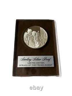 1974 USA Franklin Mint Holiday Christmas Carolers Proof Silver Coin/Medal