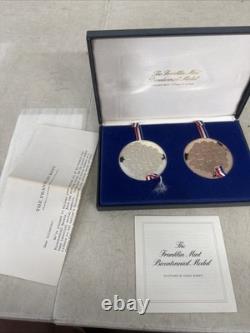 1976 Franklin Mint Bicentennial 4.16 ozt Sterling Silver and Bronze 2-Medal Set