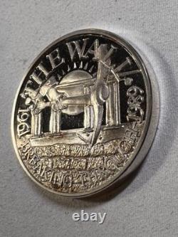 1989 The Berlin Wall 3 oz Silver Commemorative Medallion