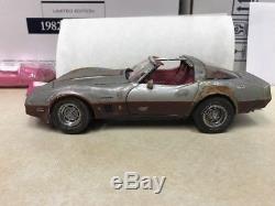 1/24 Franklin Mint Weathered 1982 Corvette Silver & Red B11D998