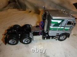 A Franklin mint scale model of a 1979 Freightliner with trailer. Boxed