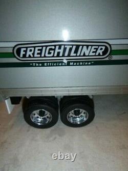 A Franklin mint scale model of a 1979 Freightliner with trailer. Boxed