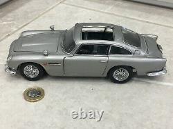 Danbury/Franklin mint 124 james bond 007 1964 Aston Martin db5 Classic model 18