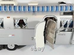 Franklin Mint 124 Airstream International Land Yacht Sovereign of Road with Foam