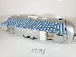 Franklin Mint 124 Airstream International Land Yacht Sovereign of Road with Foam