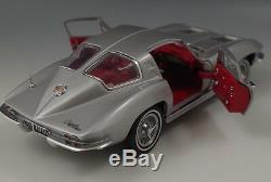 Franklin Mint 1963 Chevrolet Corvette Stingray 1/24 Scale Die Cast Nib