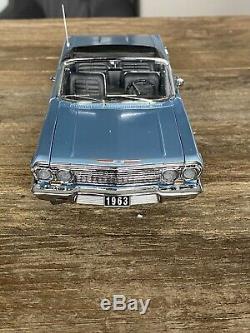 Franklin Mint 1963 Chevrolet Impala SS 409 Convertible 124 diecast, Silver Blue