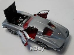 Franklin Mint 1963 Chevy Corvette Sting Ray Fiberglass 124 Scale Model Car