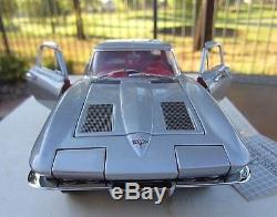 Franklin Mint 1963 Corvette Split Window -124 Scale B11PX67 Silver MIB