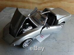 Franklin Mint 1968 Chevy Corvette T-Tops 124 Scale Diecast Limited Edition Car