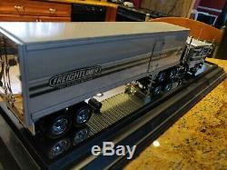 Franklin Mint Precision model 1979 Freightliner with CabOver Refrigerated Trailer