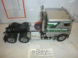 Franklin mint Scale model of a 1979 Freightliner & refrigerated trailer, Boxed