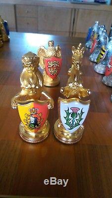 Franklin mint chess set Houses of Britian heraldic chess set, Gold Silver 1981
